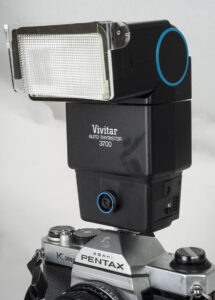 Photo of a Vivitar Thyristor 3700 flash atop a Pentax K1000.